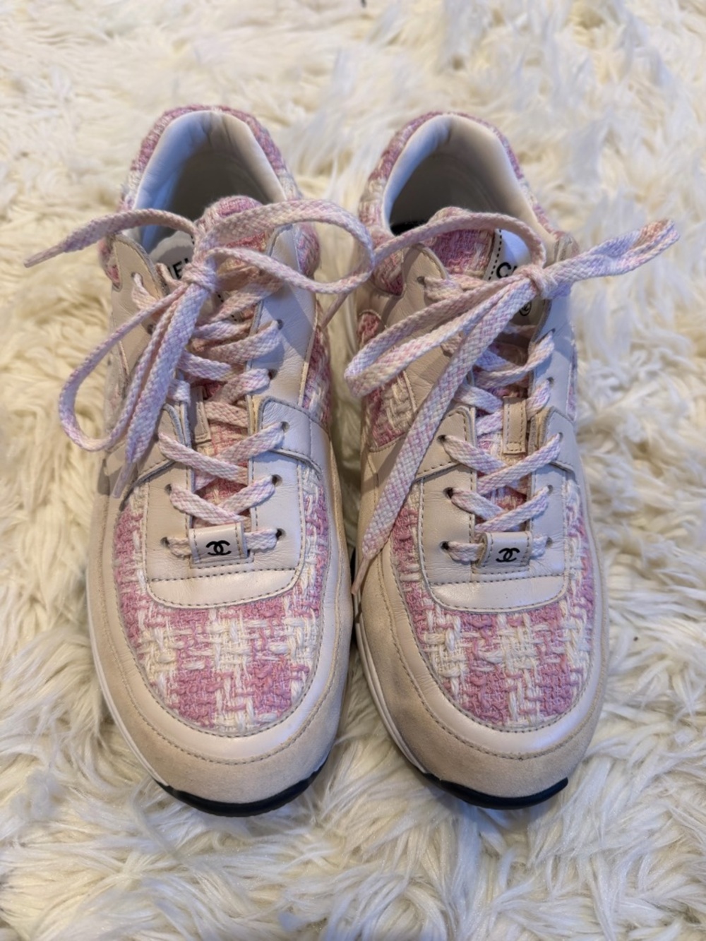⭐️ CHANEL Pink Tweed & Cream Leather Low-Top Sneakers ⭐️